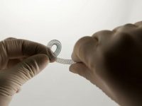 Nitinol-cтранный гибкий сплав, который может помочь в борьбе с изменением климата. Material. EcoTech. Climat. Nitinol: The strange, bendable alloy that could help fight climate change.